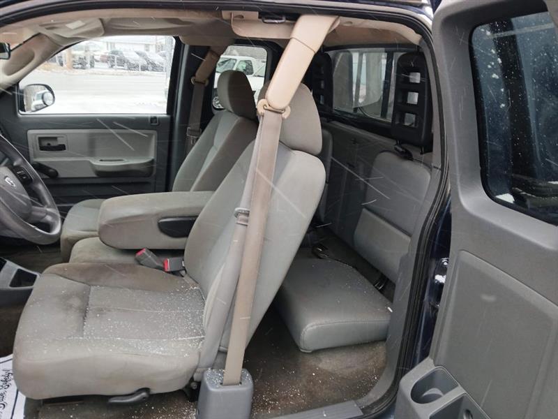 Dodge Dakota ST Club Cab 4WD 2006