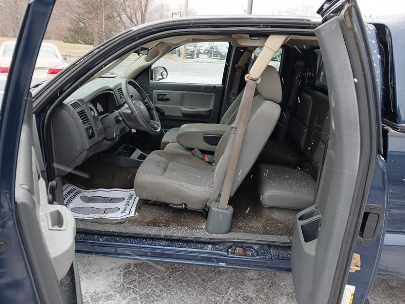 Dodge Dakota ST Club Cab 4WD 2006
