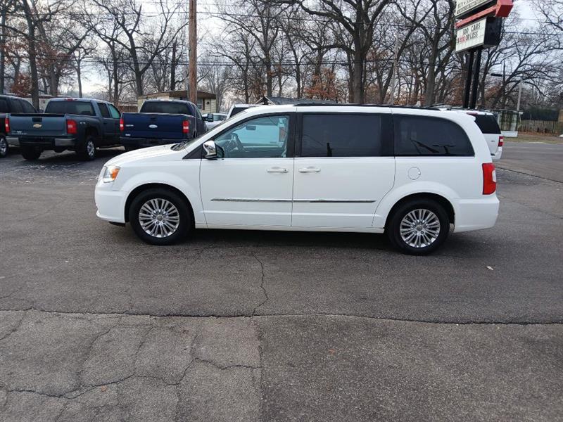Chrysler Town & Country Touring-L 2011