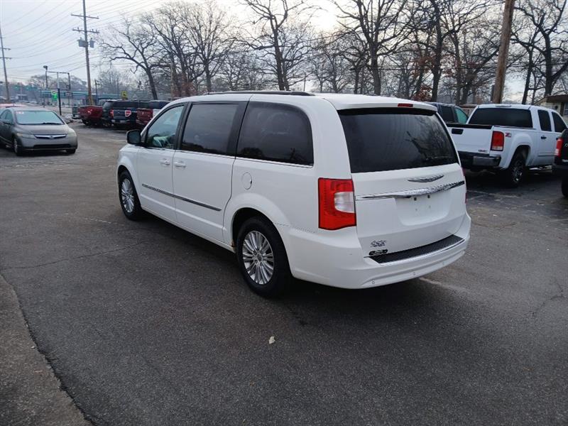 Chrysler Town & Country Touring-L 2011