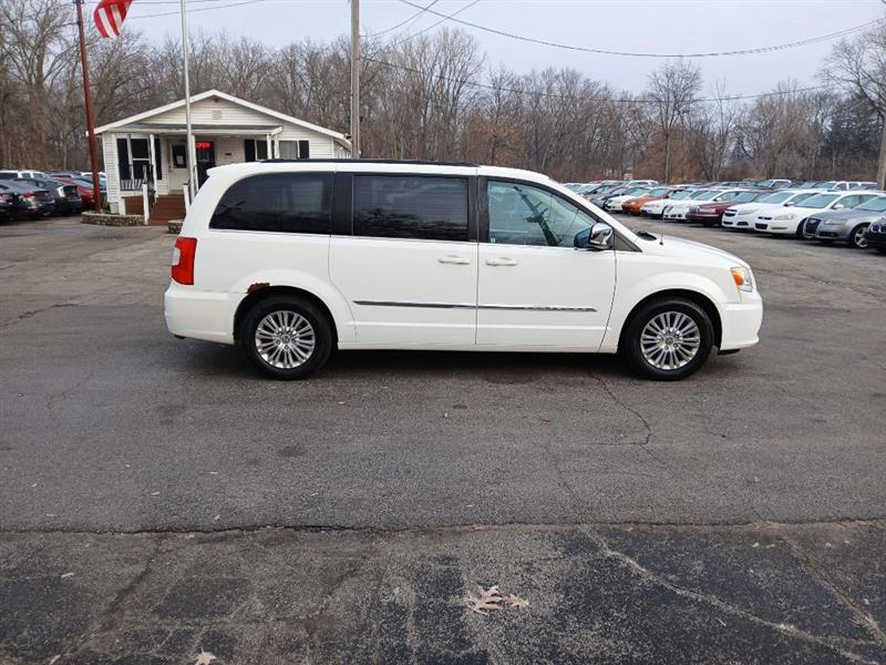 Chrysler Town & Country Touring-L 2011