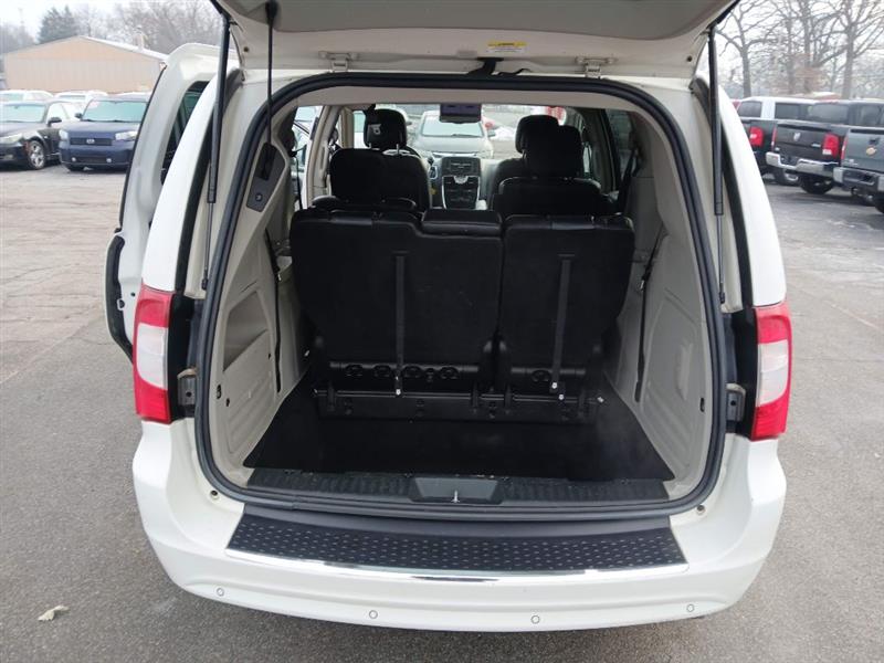 Chrysler Town & Country Touring-L 2011