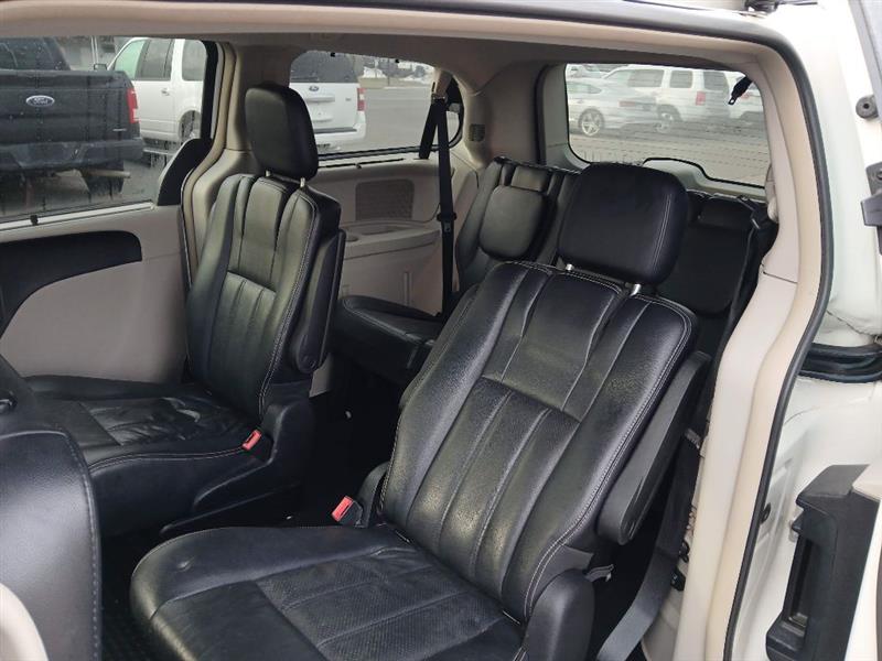 Chrysler Town & Country Touring-L 2011