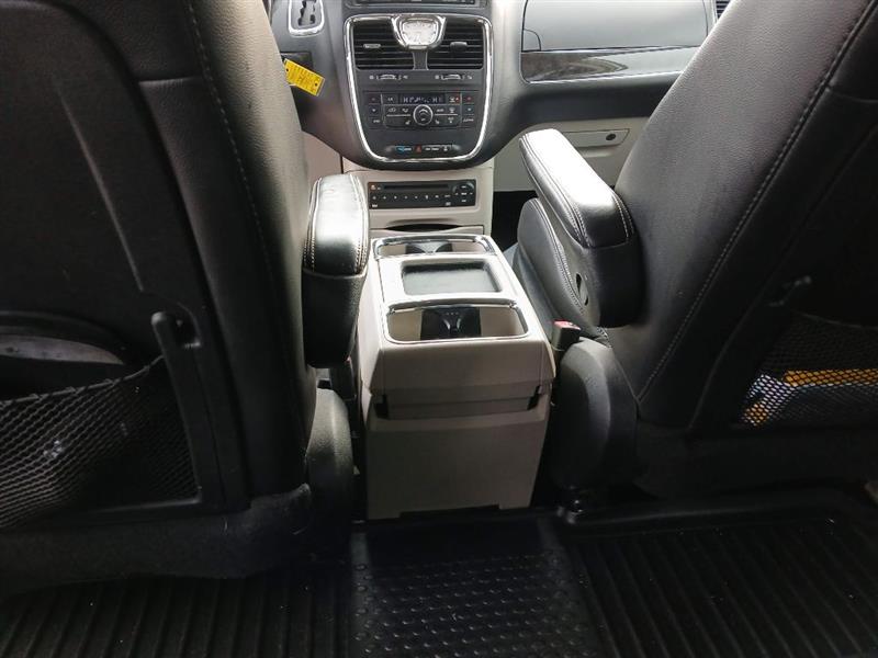 Chrysler Town & Country Touring-L 2011