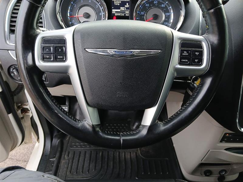 Chrysler Town & Country Touring-L 2011