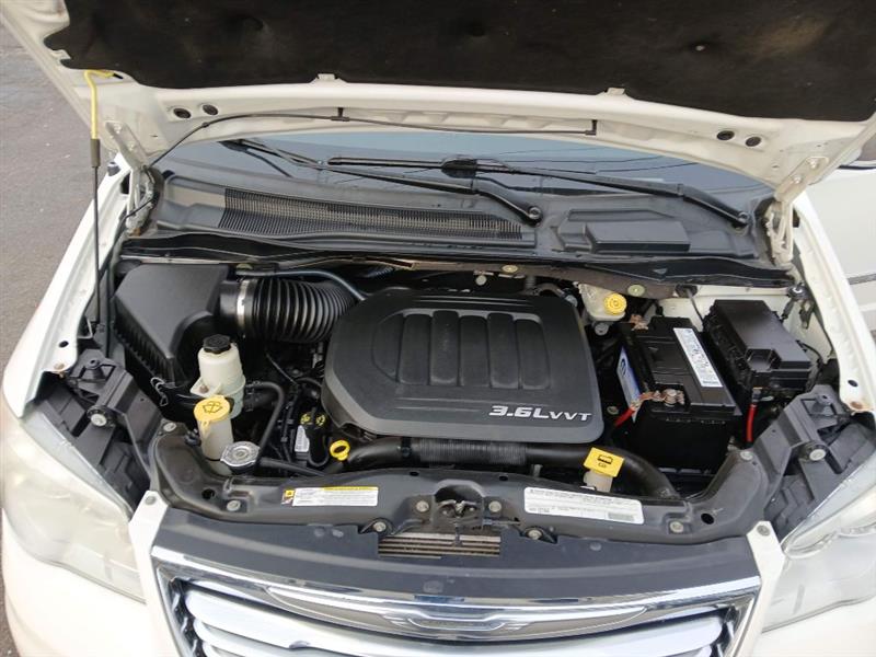 Chrysler Town & Country Touring-L 2011