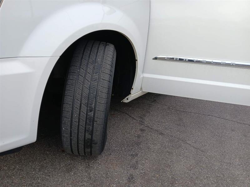 Chrysler Town & Country Touring-L 2011