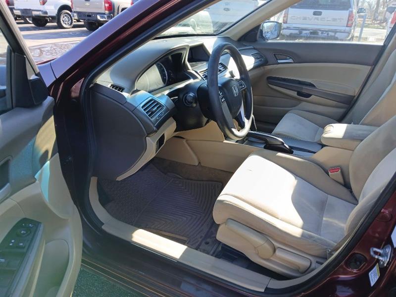 Honda Accord LX sedan AT 2010