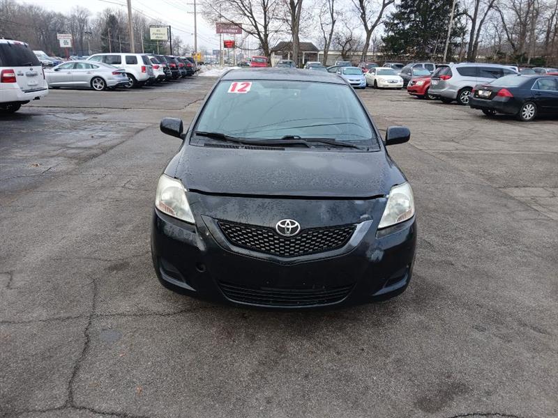 Toyota Yaris Sedan 5-Speed MT 2012