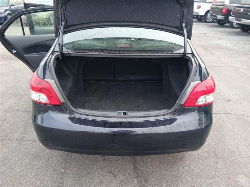 Toyota Yaris Sedan 5-Speed MT 2012