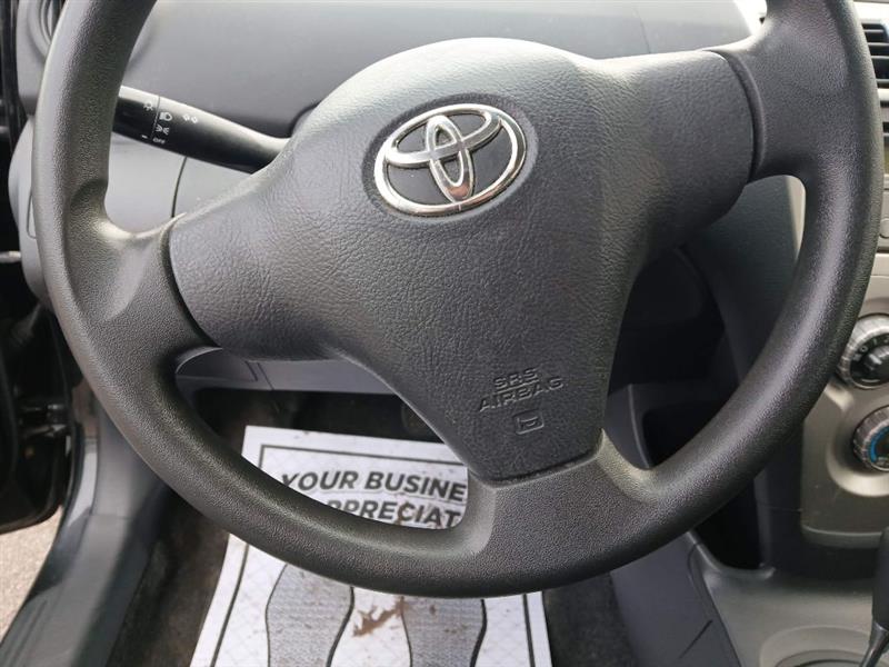 Toyota Yaris Sedan 5-Speed MT 2012
