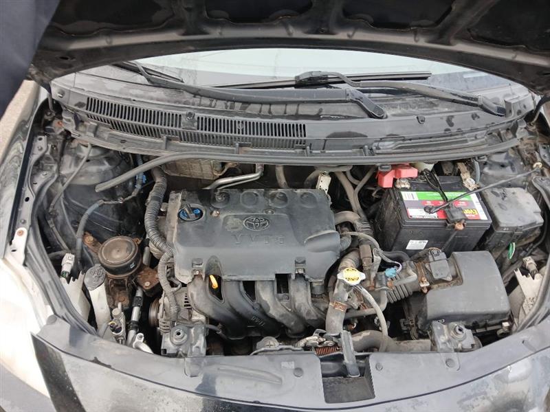 Toyota Yaris Sedan 5-Speed MT 2012