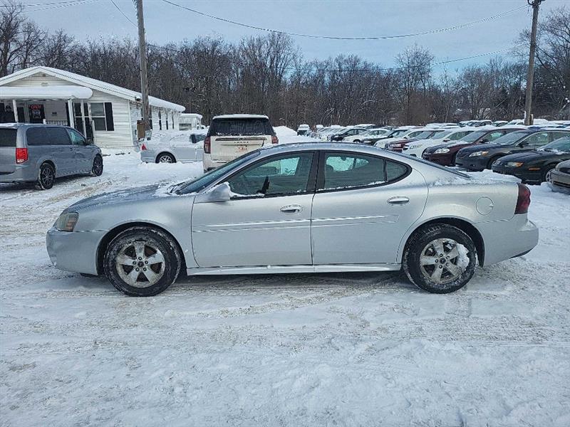Pontiac Grand Prix Base 2005