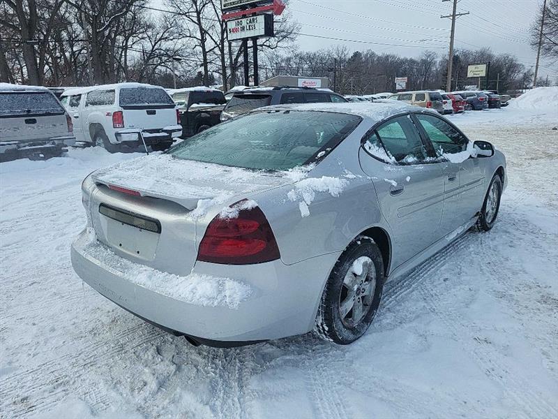 Pontiac Grand Prix Base 2005