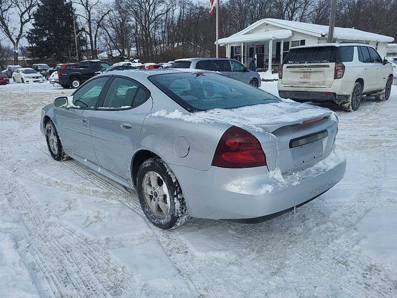 Pontiac Grand Prix Base 2005