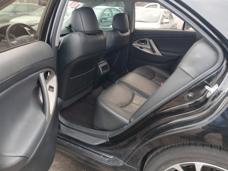 Toyota Camry Base 6-Spd AT 2011