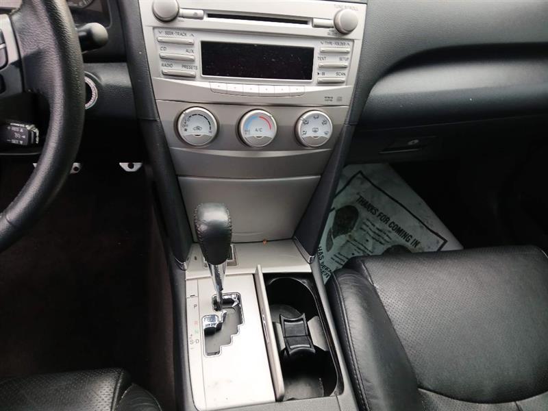 Toyota Camry Base 6-Spd AT 2011