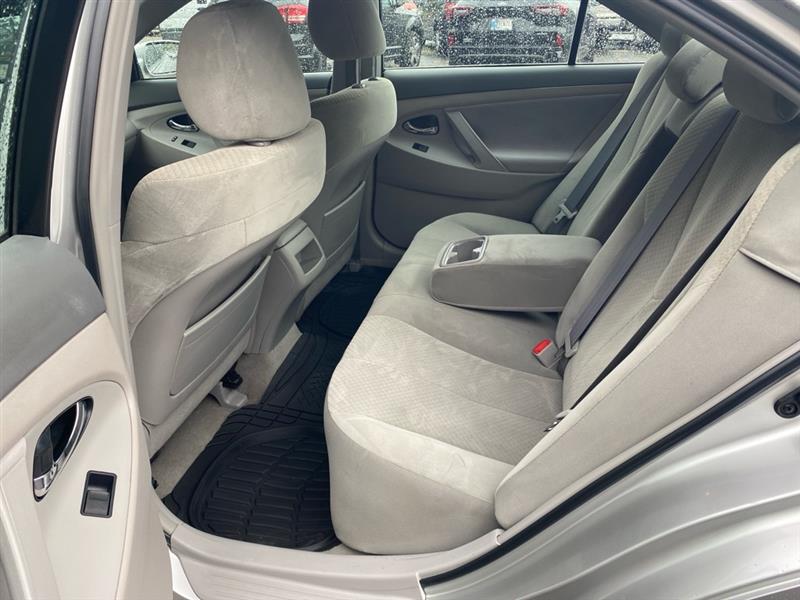 Toyota Camry SE 5-Spd AT 2009