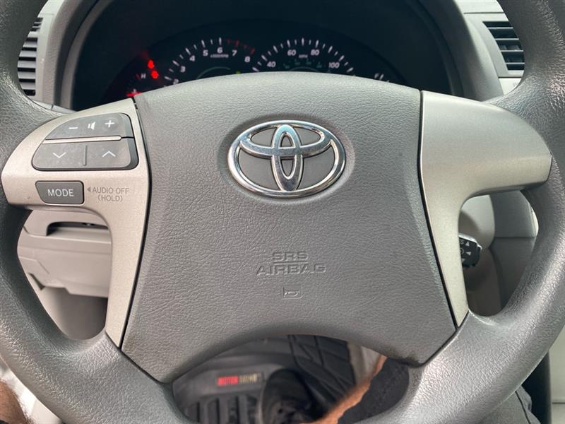 Toyota Camry SE 5-Spd AT 2009