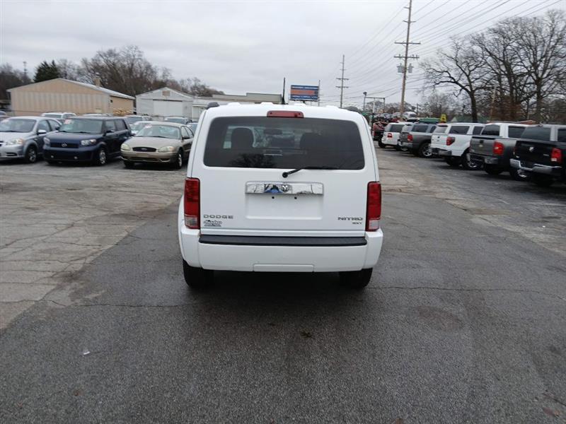 Dodge Nitro SXT 4WD 2011