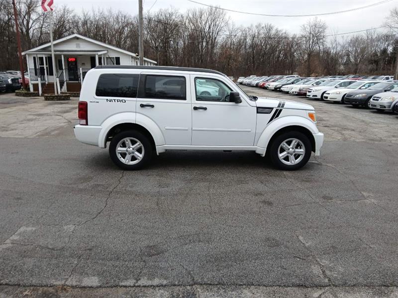 Dodge Nitro SXT 4WD 2011