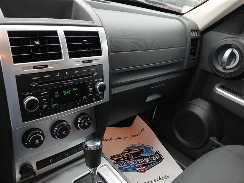 Dodge Nitro SXT 4WD 2011