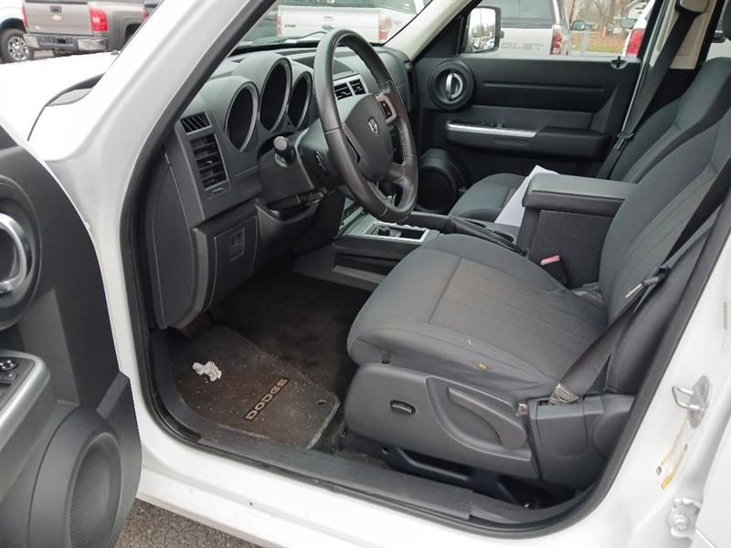 Dodge Nitro SXT 4WD 2011