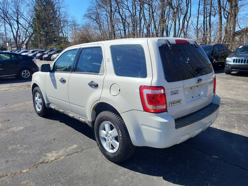 Ford Escape XLS FWD AT 2009