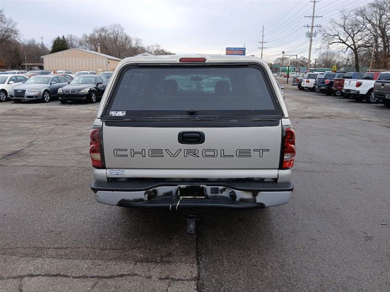 Chevrolet Silverado 1500 Short Bed 2WD 2004