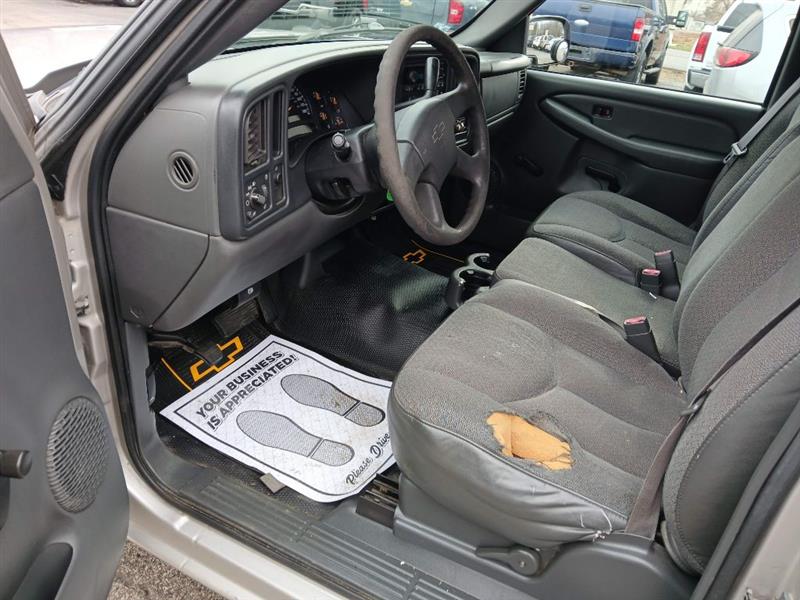 Chevrolet Silverado 1500 Short Bed 2WD 2004