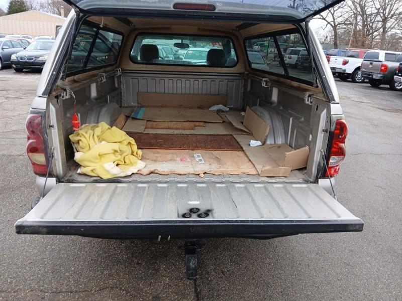 Chevrolet Silverado 1500 Short Bed 2WD 2004