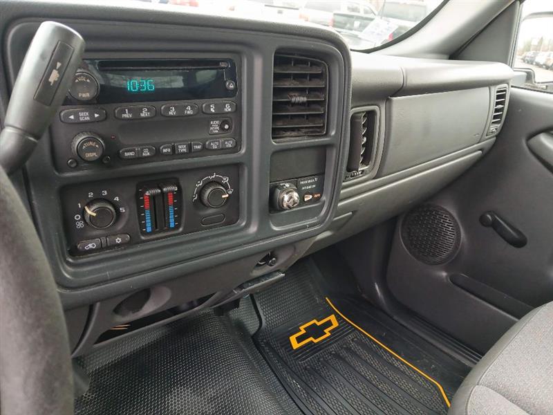 Chevrolet Silverado 1500 Short Bed 2WD 2004