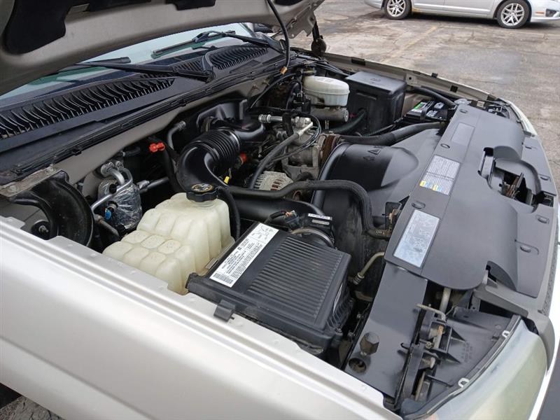 Chevrolet Silverado 1500 Short Bed 2WD 2004