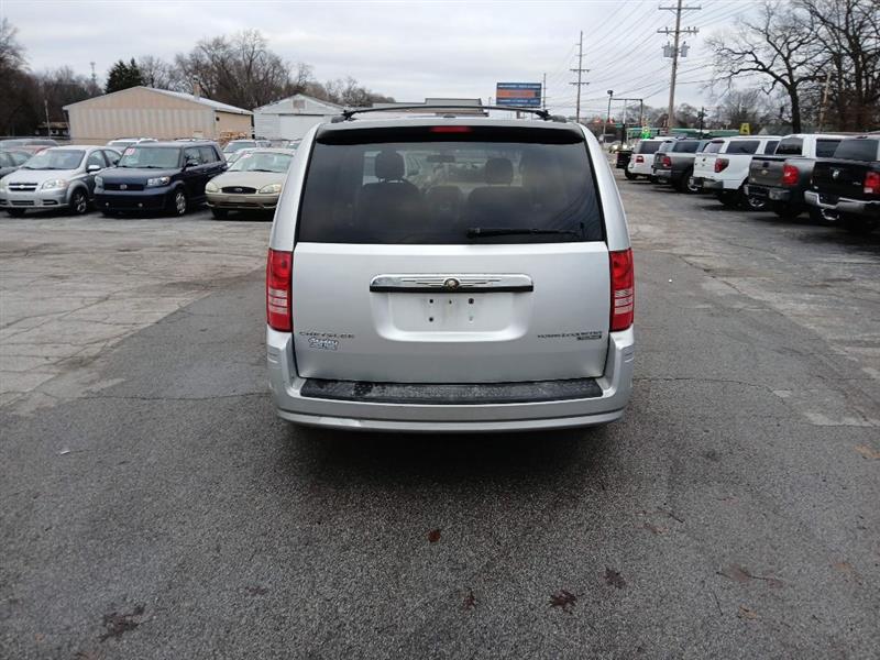 Chrysler Town & Country Touring 2010