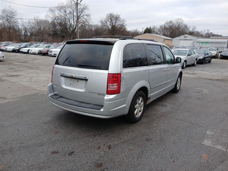 Chrysler Town & Country Touring 2010