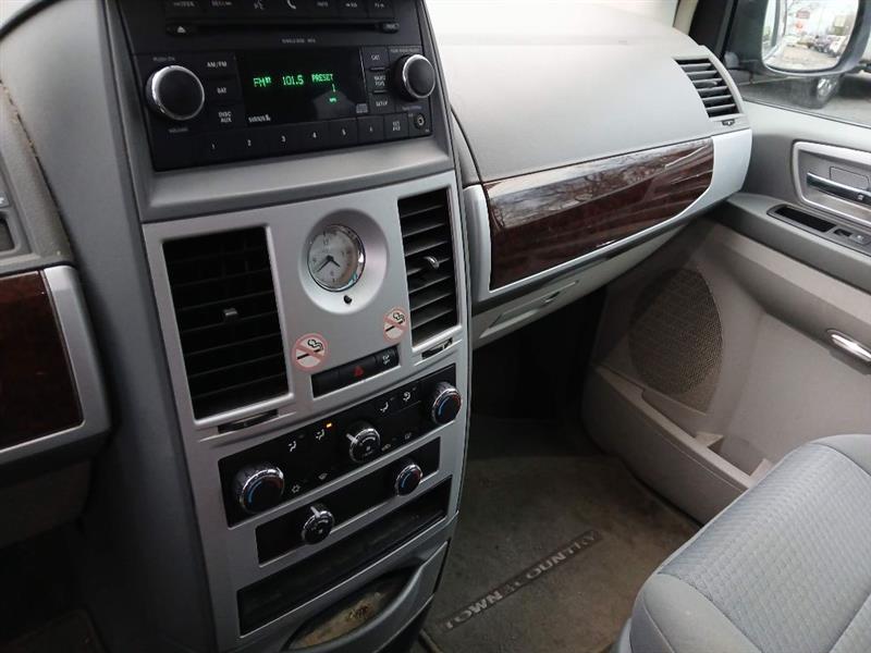 Chrysler Town & Country Touring 2010