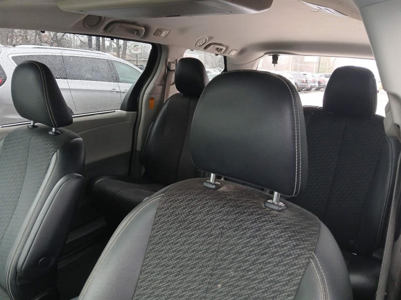 Toyota Sienna FWD 7-Passenger V6 2014