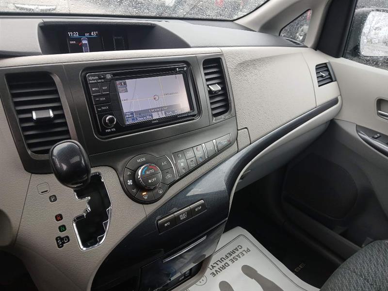 Toyota Sienna FWD 7-Passenger V6 2014