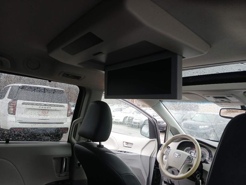 Toyota Sienna FWD 7-Passenger V6 2014