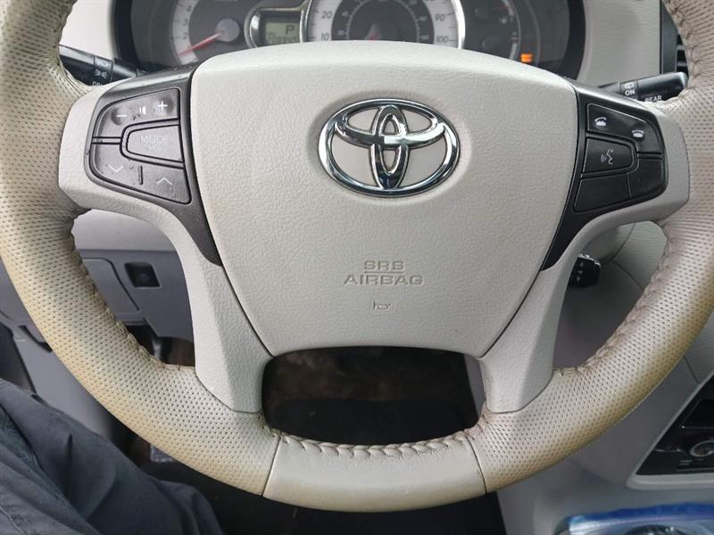 Toyota Sienna FWD 7-Passenger V6 2014