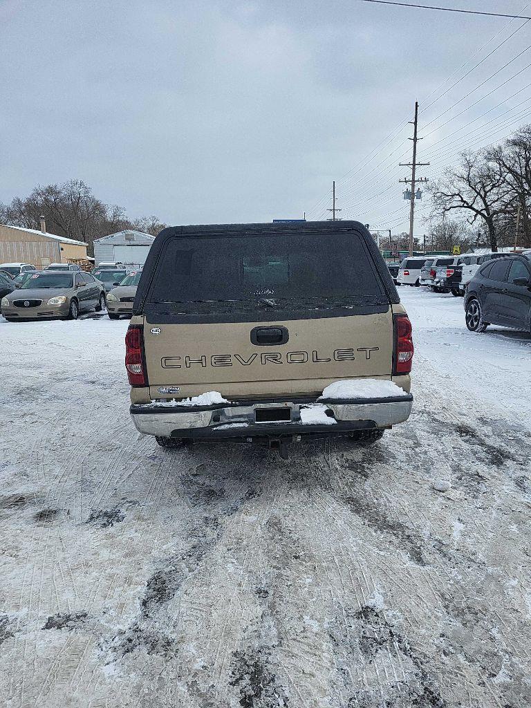 Chevrolet Silverado 1500 Short Bed 2WD 2004