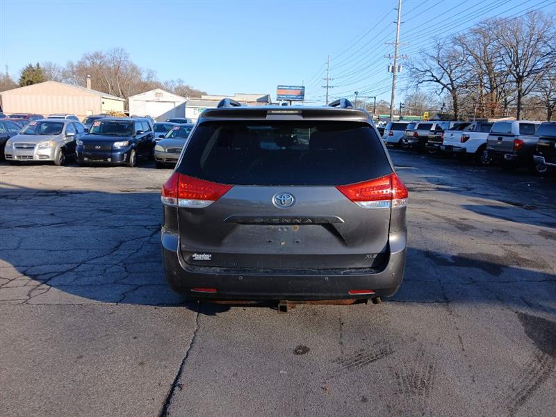 Toyota Sienna XLE FWD 8-Passenger V6 2014