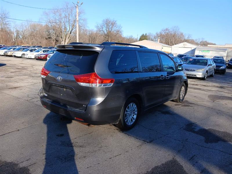 Toyota Sienna XLE FWD 8-Passenger V6 2014
