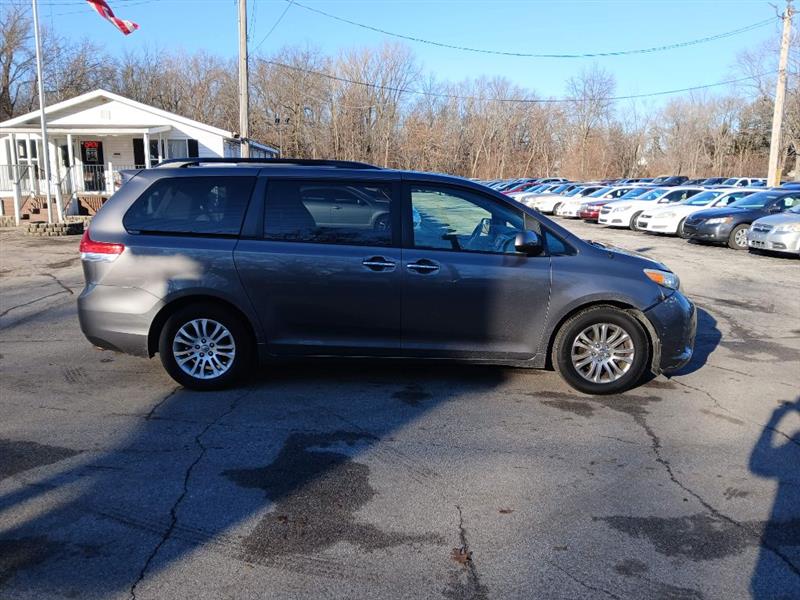 Toyota Sienna XLE FWD 8-Passenger V6 2014
