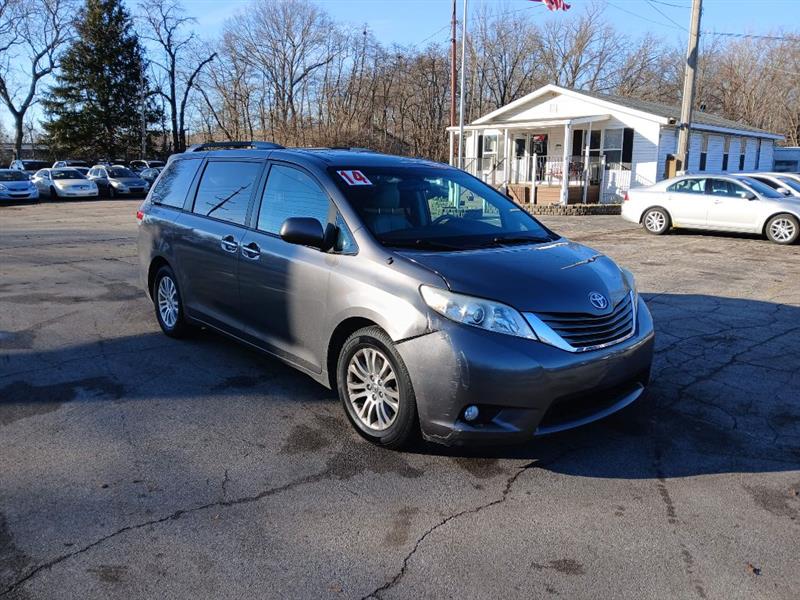 Toyota Sienna XLE FWD 8-Passenger V6 2014