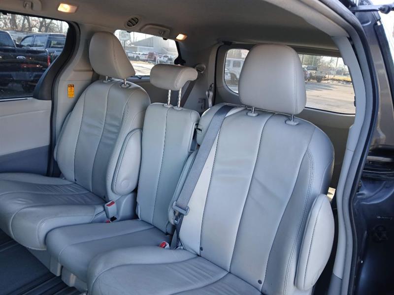 Toyota Sienna XLE FWD 8-Passenger V6 2014