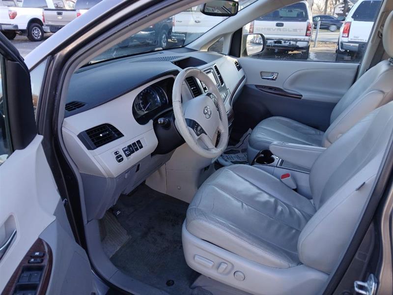 Toyota Sienna XLE FWD 8-Passenger V6 2014