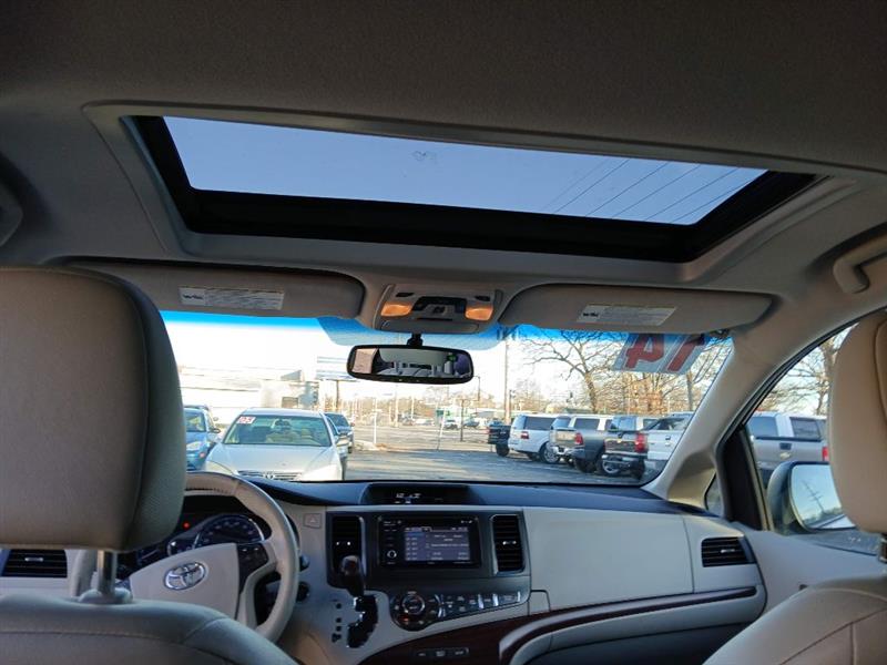 Toyota Sienna XLE FWD 8-Passenger V6 2014