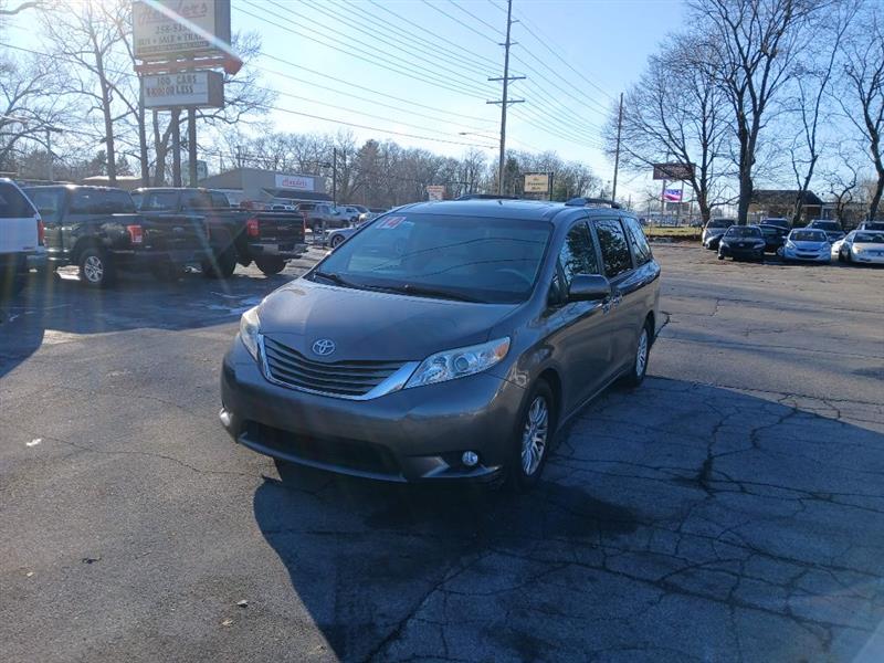 2014 Toyota Sienna XLE FWD 8-Passenger V6