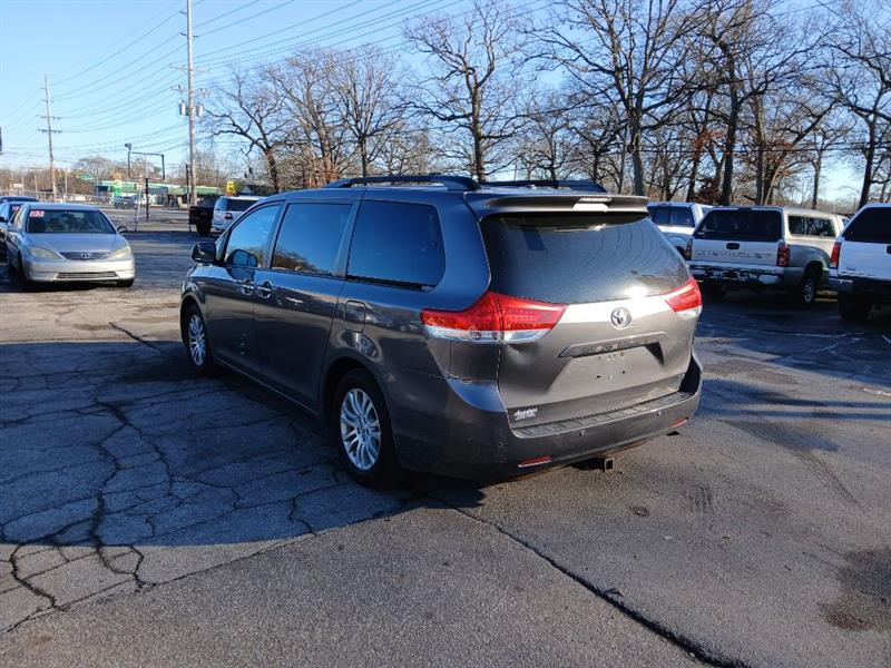 Toyota Sienna XLE FWD 8-Passenger V6 2014